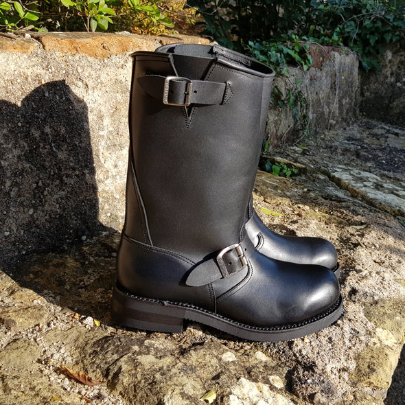 Biker Men's boots in black biker style comfortable and sturdy leather with buckle on the side of the shaft and foot