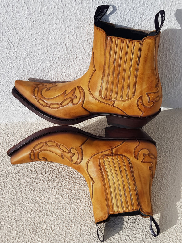 Handmade leather men's ankle boots full of glamour in an aged yellow color