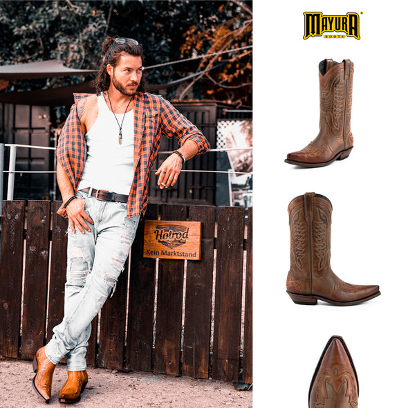 Men's boots and ankle boots in leather or double cooked genuine snakeskin, handmade, style cowboy, biker, motard, country, western, urban, fashion produced according to the latest fashion trends dictated by fashion designers from around the world